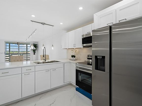 3rd image of 1401 NE Miami Gardens Dr APT 785