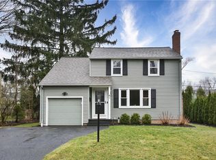 41 Clovercrest Dr, Rochester, NY 14618