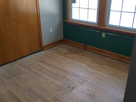 3rd image of 3005 S Claremont Ave