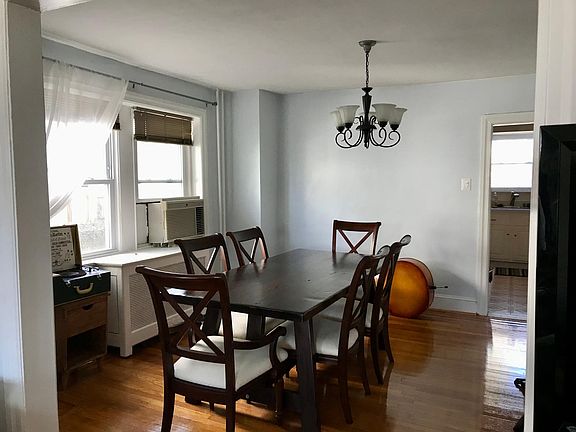 3rd image of 403 N Essex Ave
