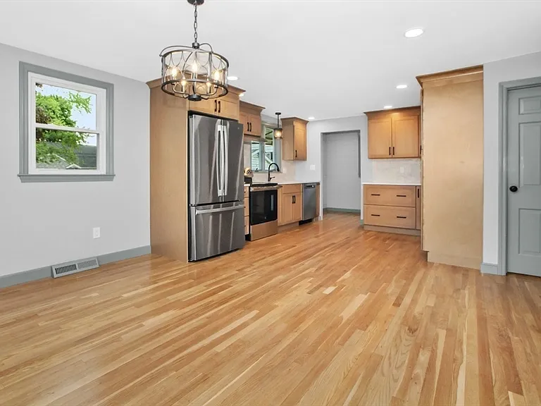29 Harbor St — Photo 4