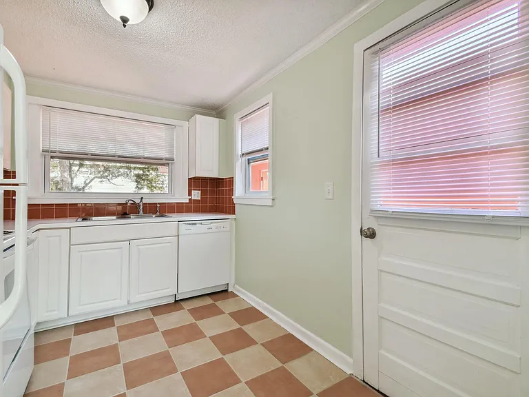 208 Union St — Photo 11