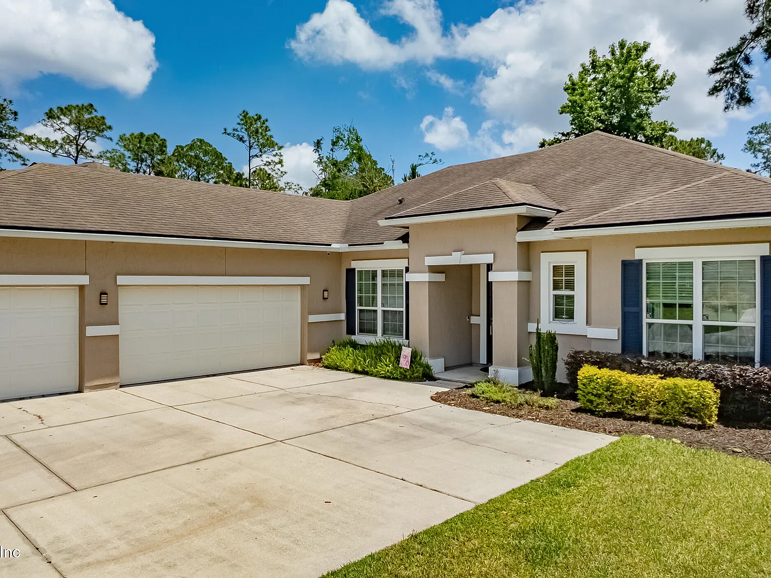4 bed, 2.5 bath, 2492 sqft, $3,100 — Photo 2
