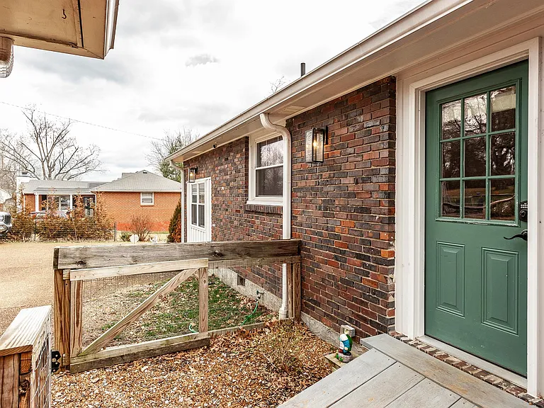 1003 Woods Lake Dr — Photo 58