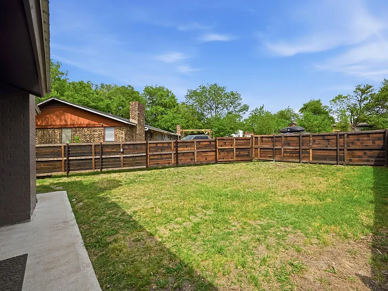 5104 Spruce Cv #A — Photo 18