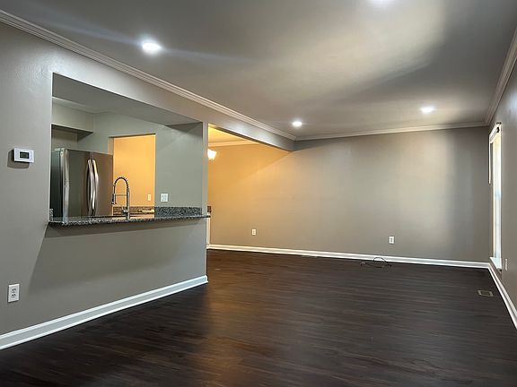 2nd image of 44537 N Umberland Cir