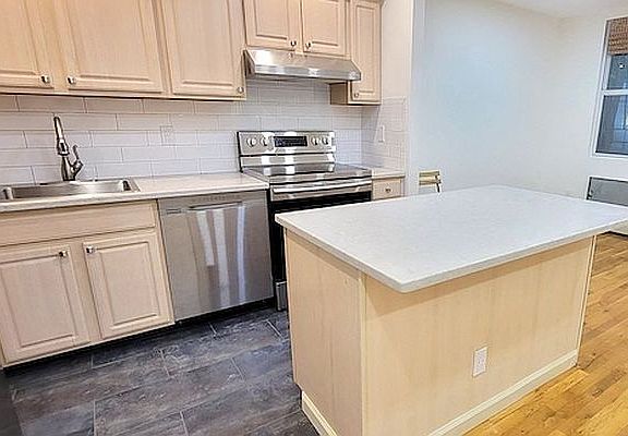 2nd image of 222 Putnam Ave Floor 2