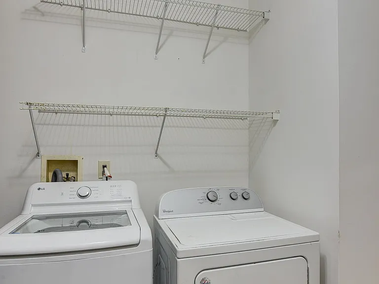 574 Saint Andrews Pl — Photo 23