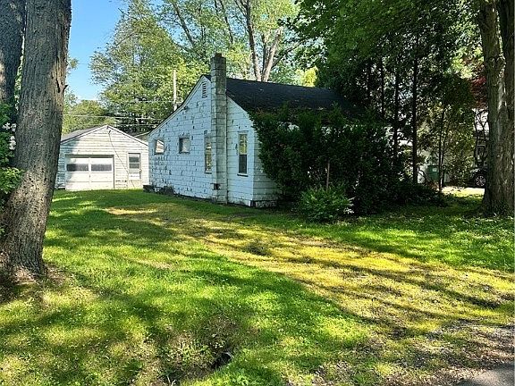 2nd image of 1487 Lake View Ave
