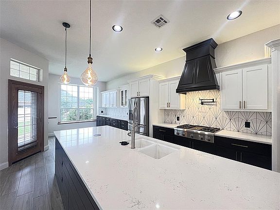 5th image of 16700 Brewster Ln