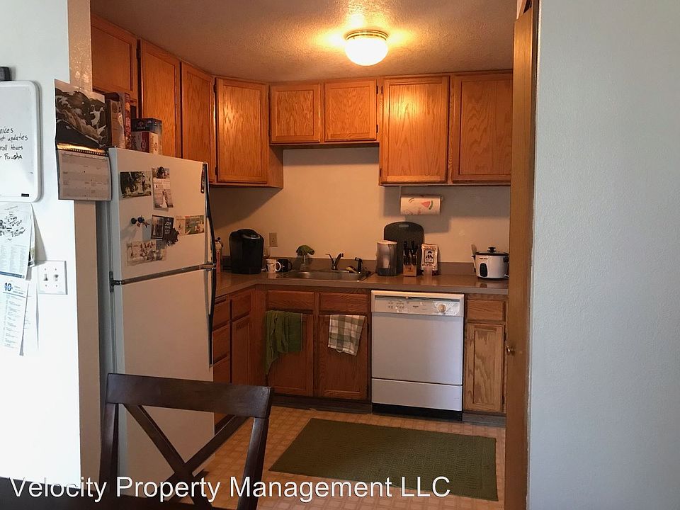 2nd image of 2017 NE Patterson Cir APT 4
