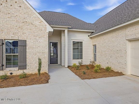 5th image of 404 Erickson Ln