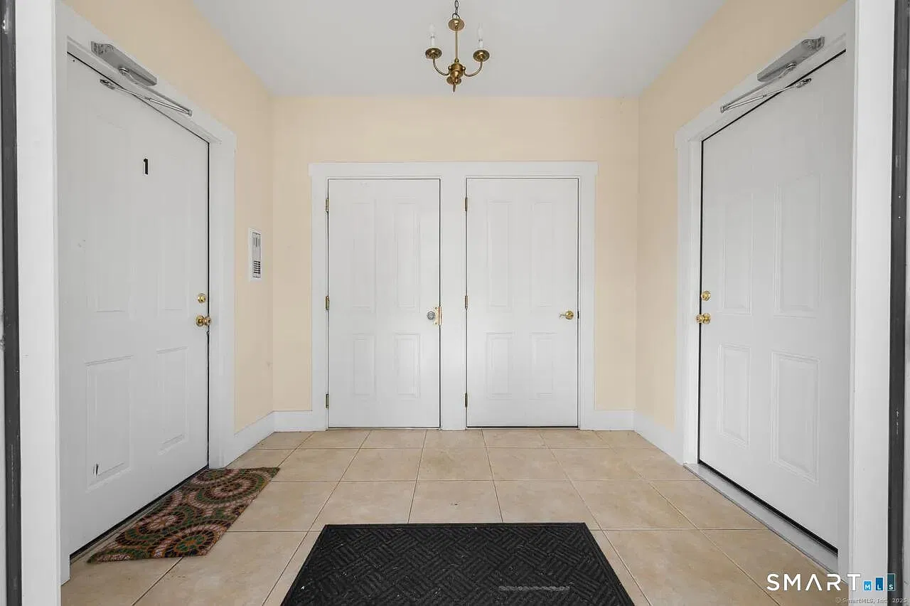 2 bed, 1.0 bath, 3718 sqft, $1,500 — Photo 3