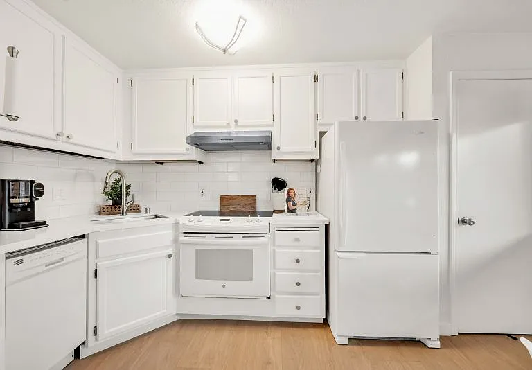 128 Stanford Way — Photo 5