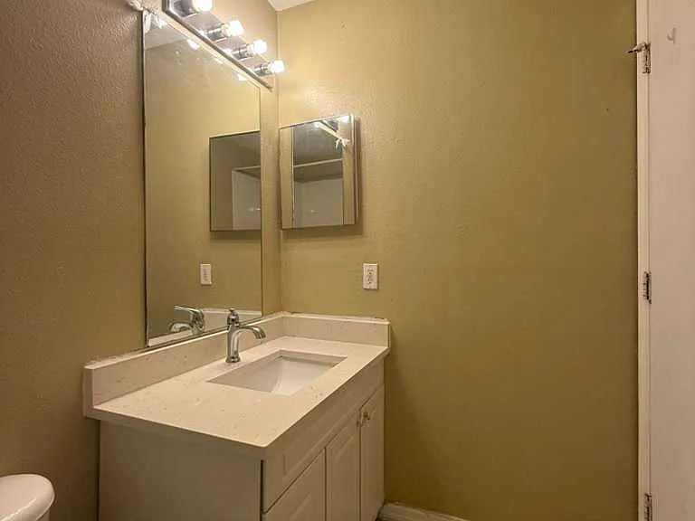 709 Orchid Dr #B — Photo 15