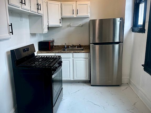 2nd image of 7409 S Maryland Ave #2