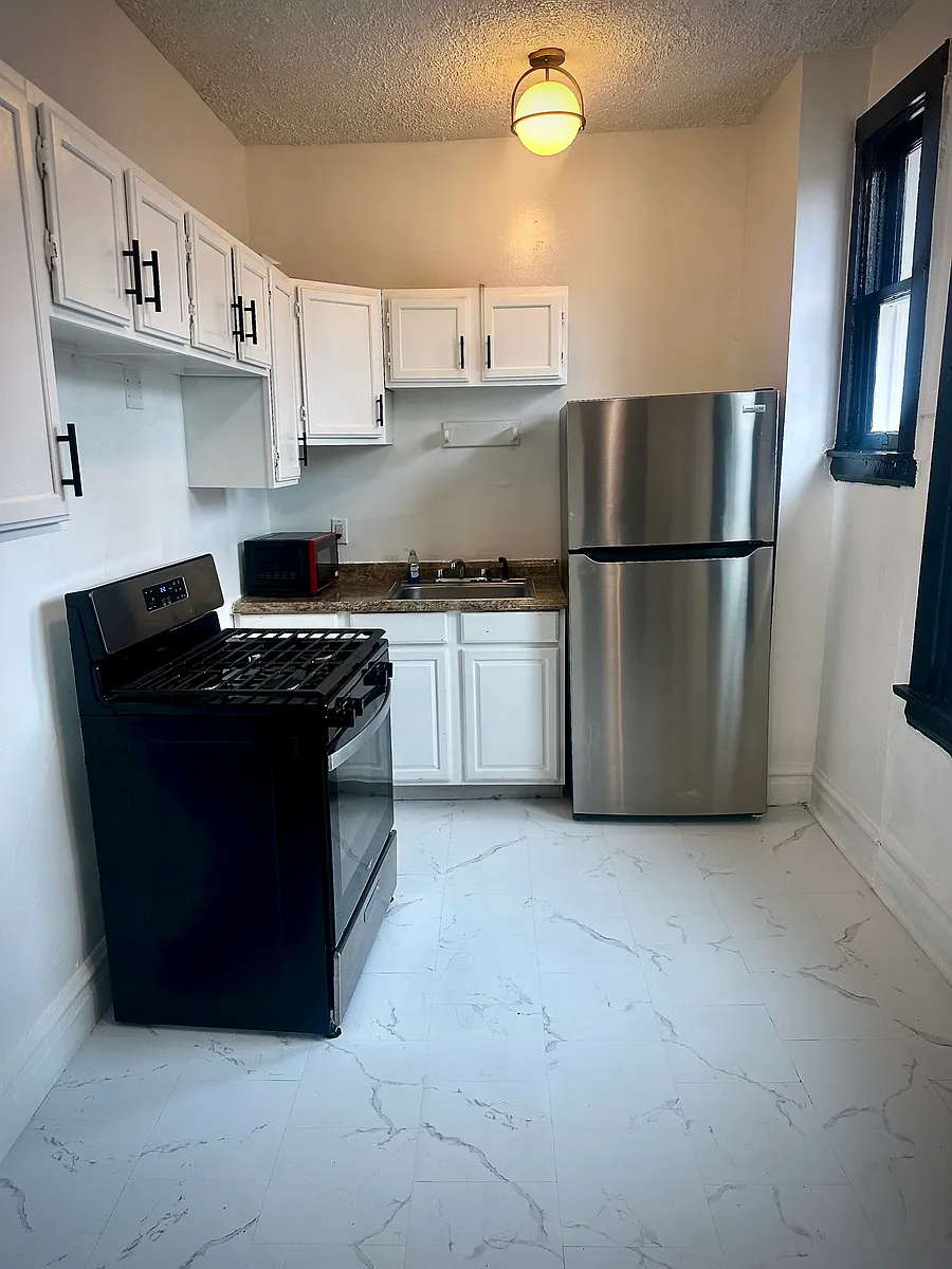 Building Photo - 7409 S Maryland Ave #2