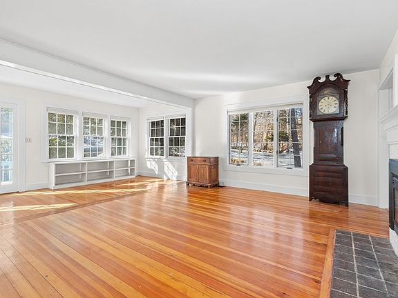5th image of 136 Leonard St