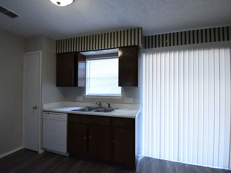 7114 Gatewood Dr — Photo 8