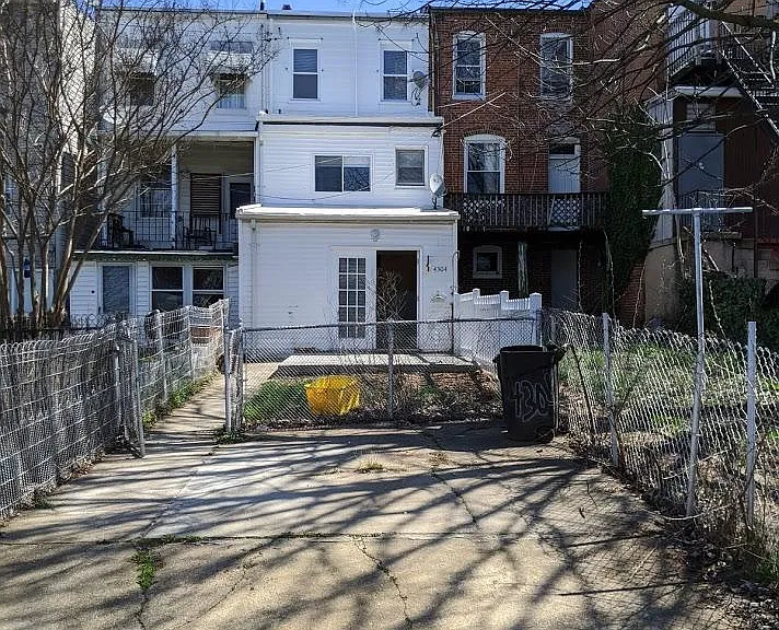 4304 Falls Rd — Photo 16