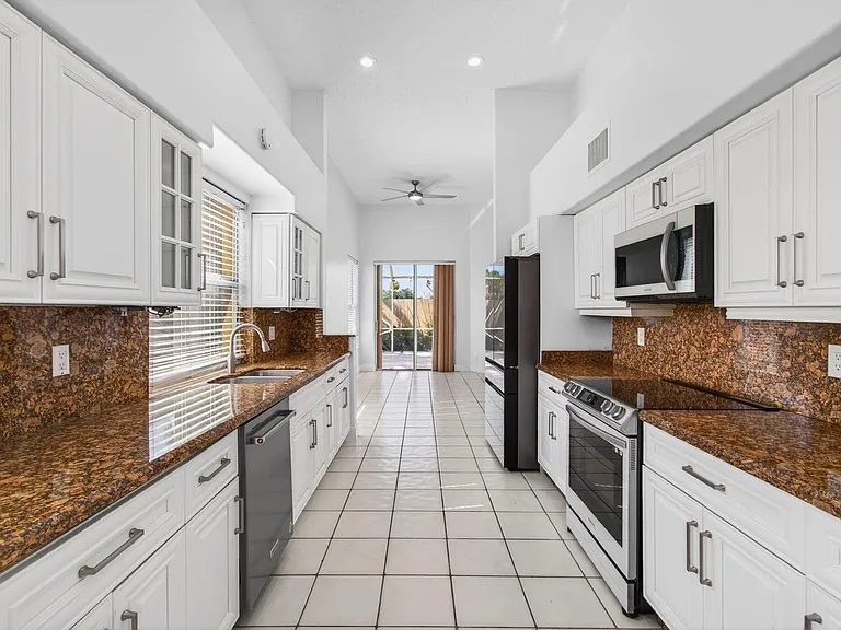 7848 Travlers Tree Dr — Photo 18