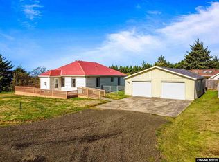 285 NE Dorning St, Yachats, OR 97498