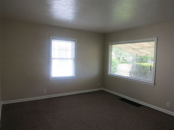 4th image of 3006 Prast Blvd