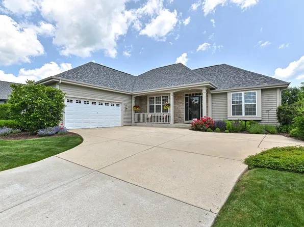 10356 South Rosemont LANE, Oak Creek, WI 53154
