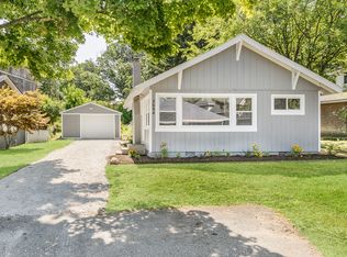 3694 Lotus Dr, Waterford, MI
