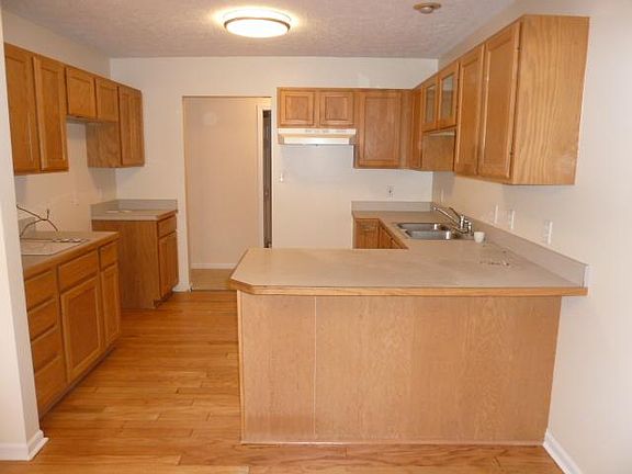 3rd image of 2470 Featherstone Dr