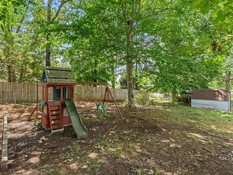 2220 Lauderdale Dr — Photo 44