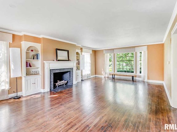 5th image of 132 E Oak Park Dr