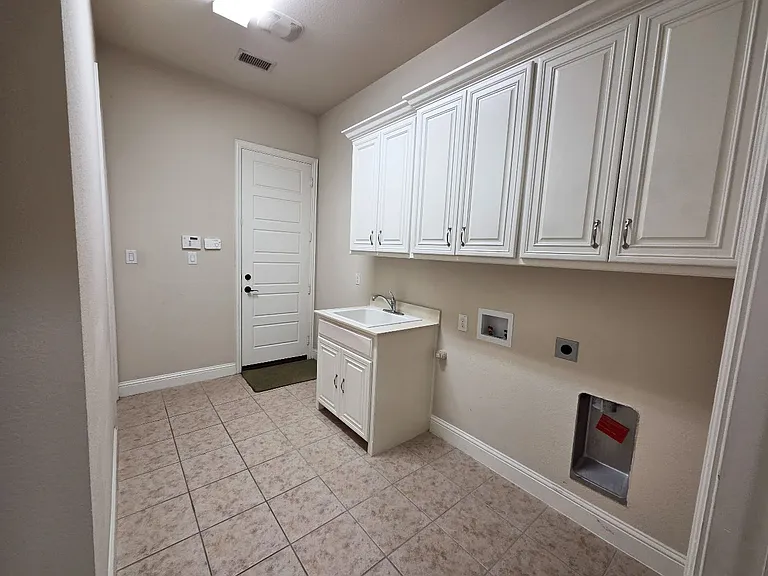 Laundry Room 1a