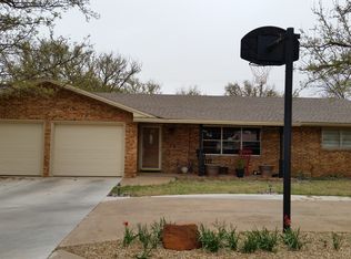 1205 7th St, Shallowater, TX 79363