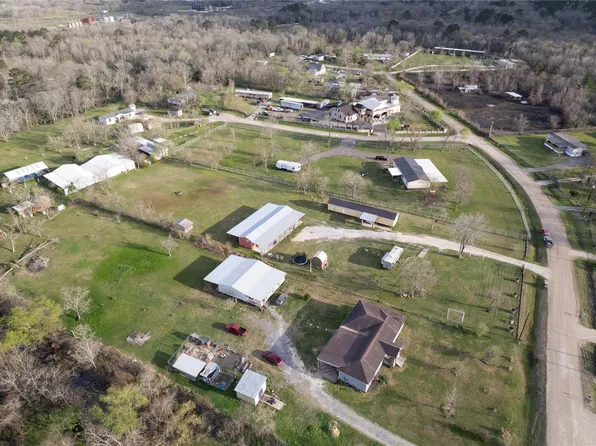 477 County Road 4902, Dayton, TX 77535