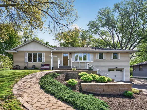 657 Granada Ave N, Oakdale, MN 55128