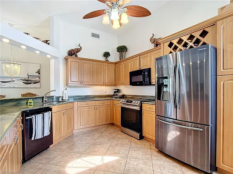 2860 Citrus Lake Dr #R-202 — Photo 9