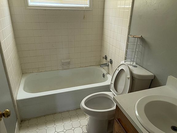 5th image of 107 Martin Ave #A