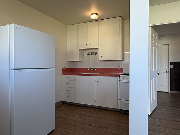 5th image of 3435 Edgewood Rd
