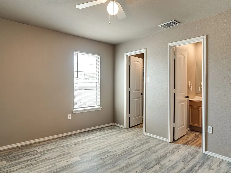 2223 E Main St — Photo 17