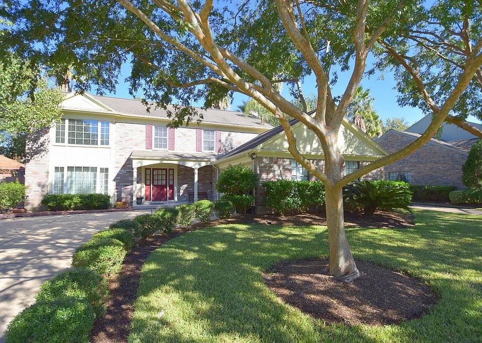1st image of 15010 Stoneyview Dr