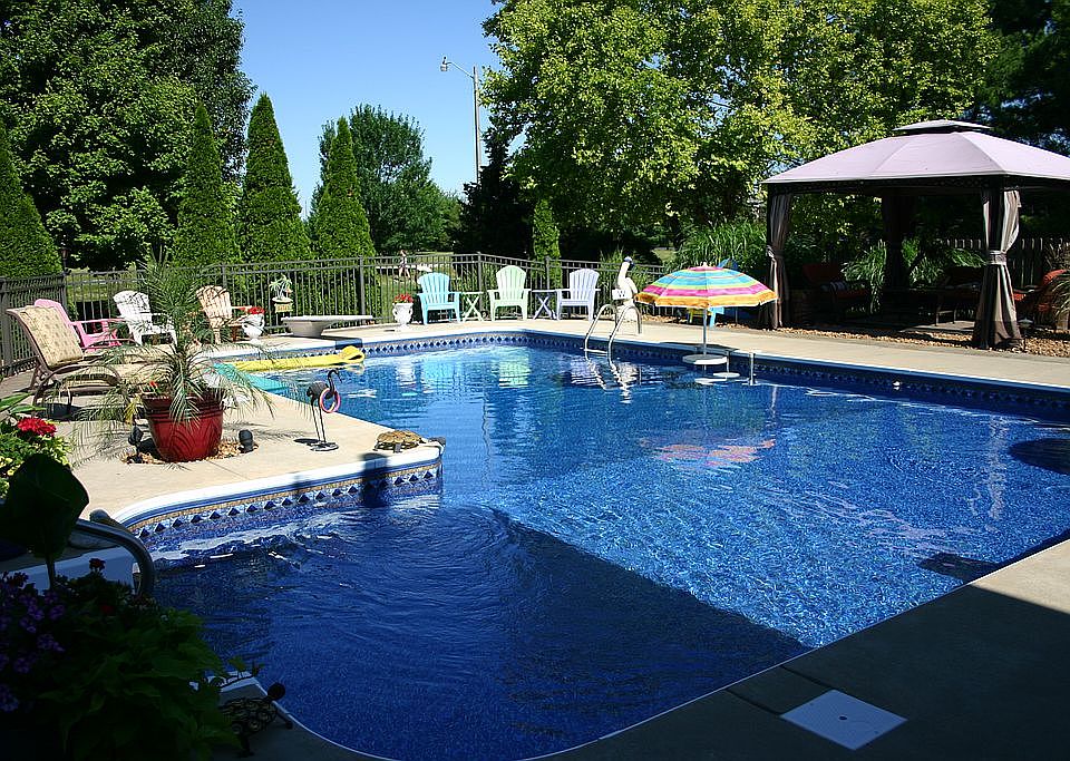 2nd image of 2501 Dickens Dr