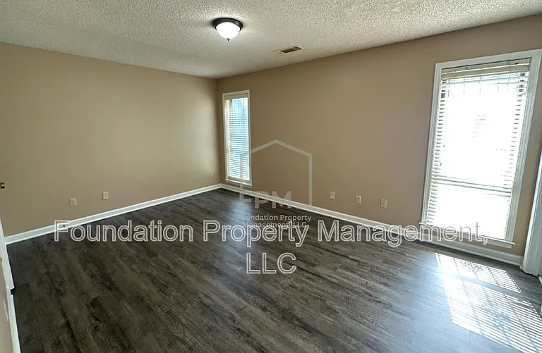 4377 Springwind Rd — Photo 17