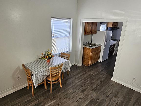 5th image of 1012 W 6th St