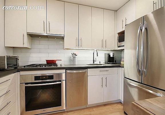 3rd image of 631 E 9th St APT 2A