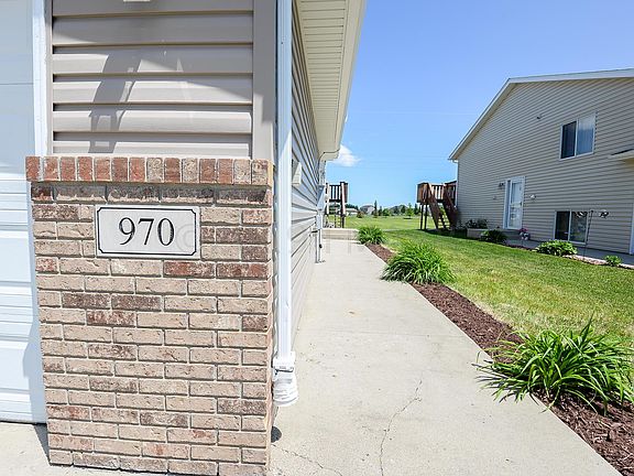 5th image of 970-38 1/2 Ave W