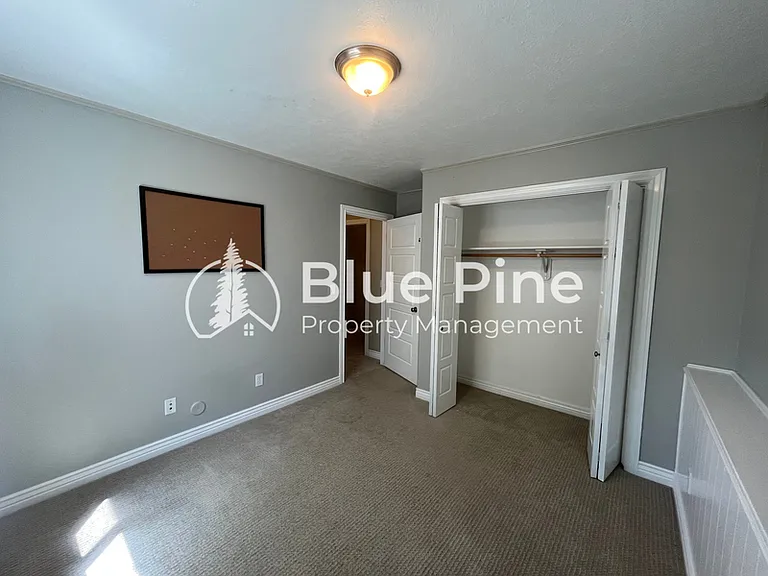 1941 N Oakbrook Rd — Photo 26