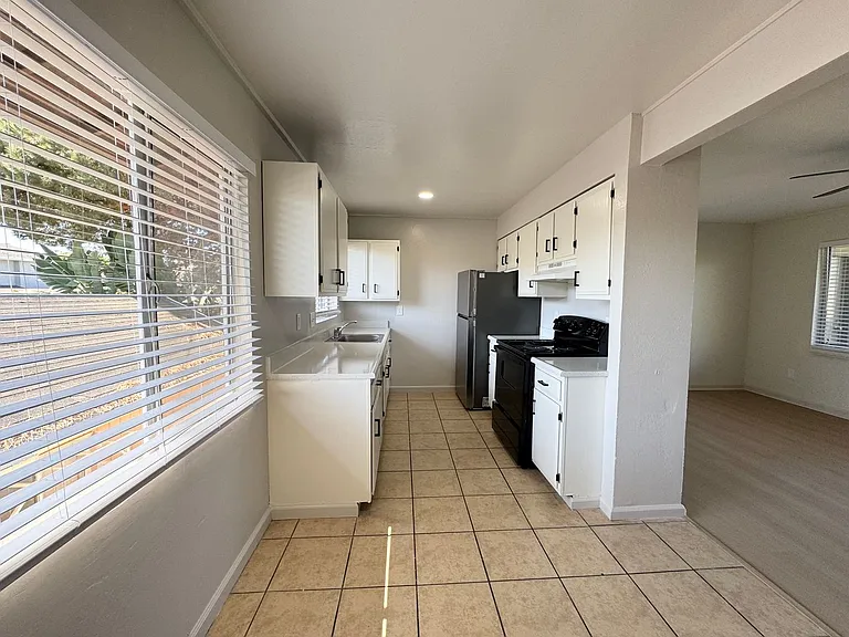 655 N Delaware St — Photo 10