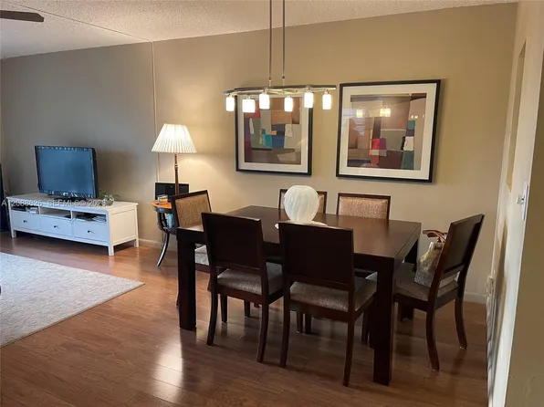 17001 NE 13th Ave APT 302, Miami, FL 33162