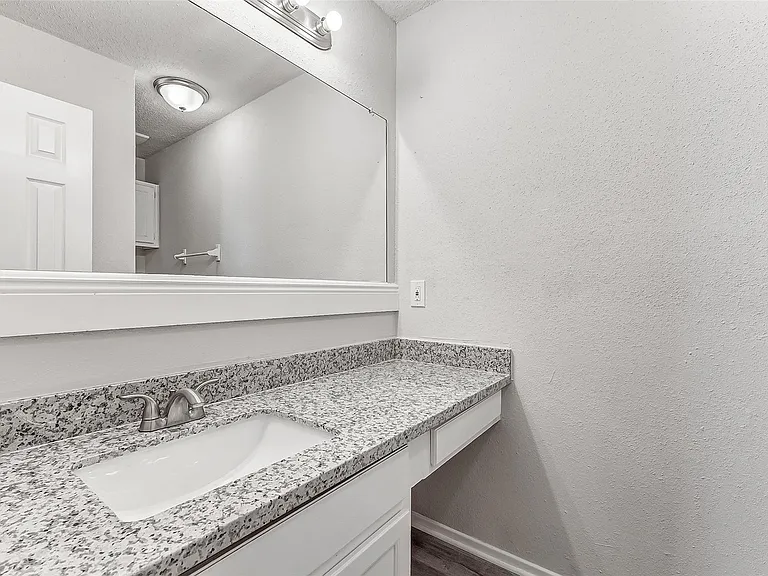 702 Lyle West Ave #C — Photo 14